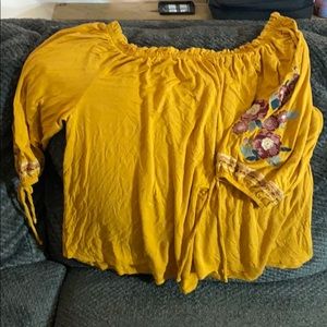 Off the shoulder puffy shirt